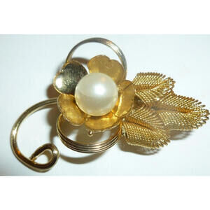 Vintage Flower Brooch Pin Gold Tone‎ Faux Pearl Swirl